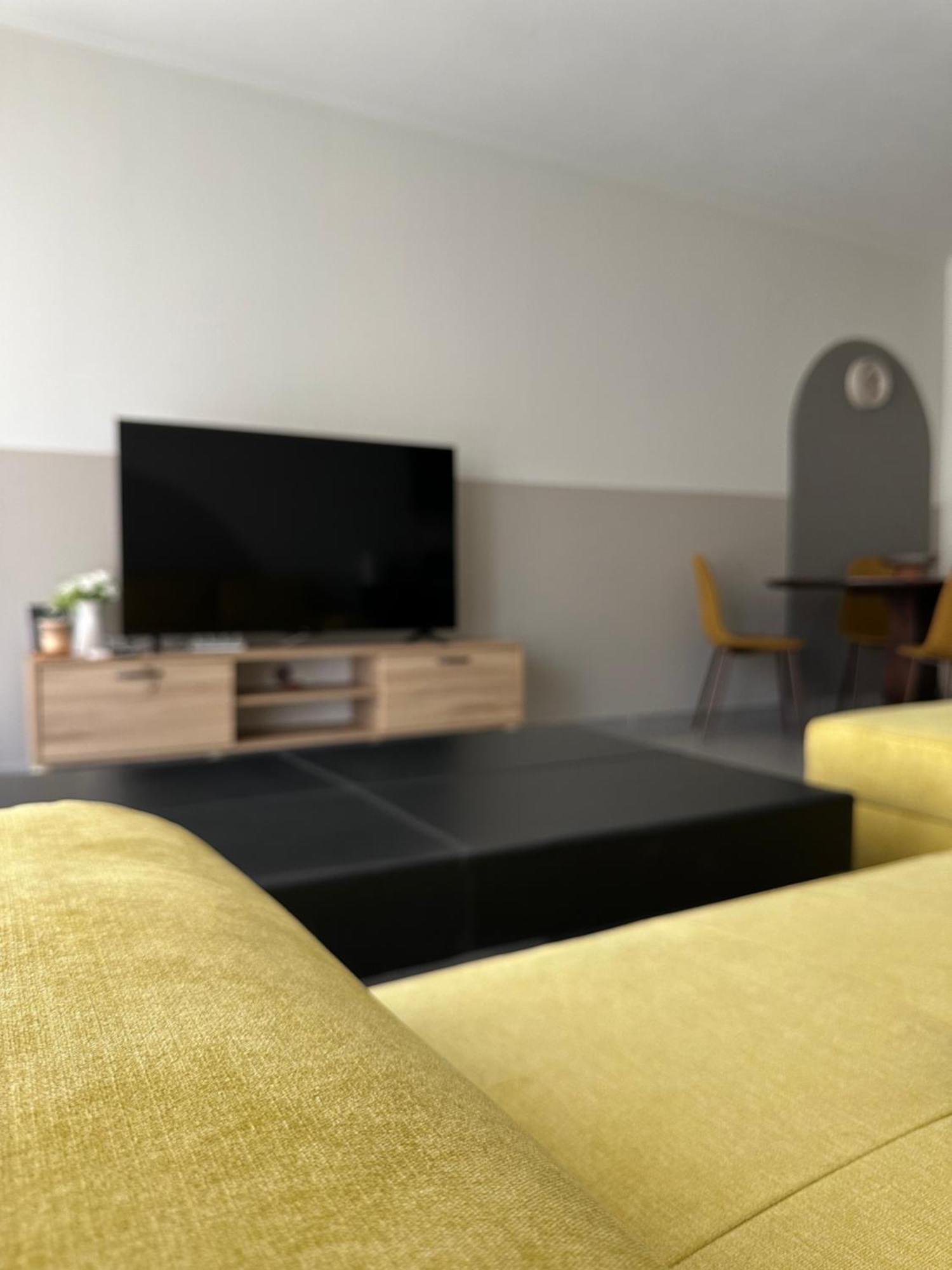 Snappyb Living Spaces Apartment