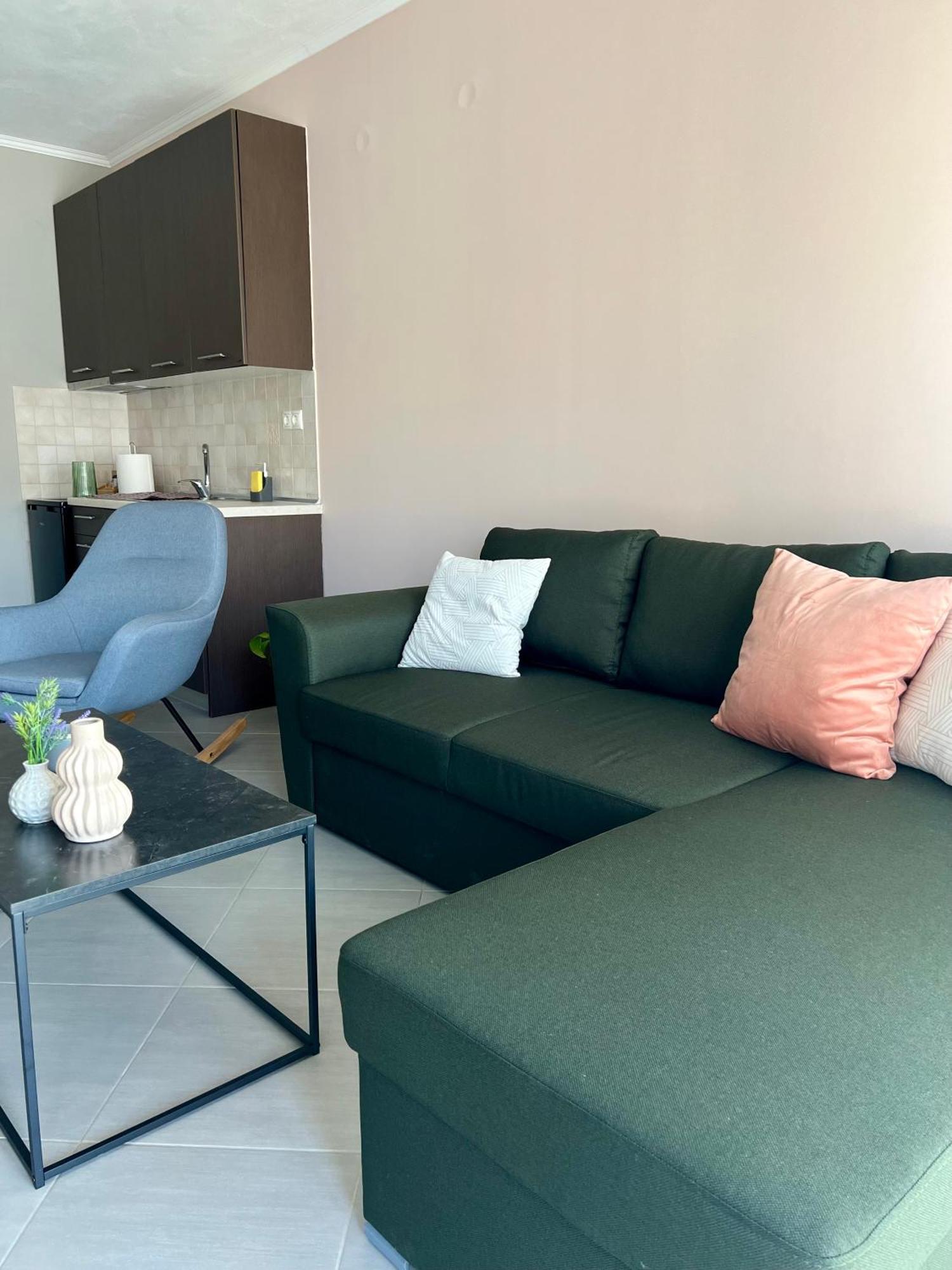 Snappyb Living Spaces Apartment